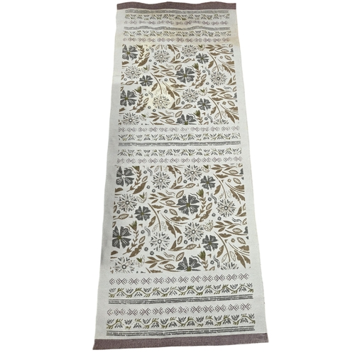 458 - A cream ground Rug with floral pattern design.
81 x 196 cm approx.