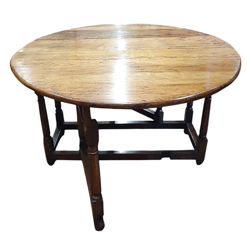 462 - An 18th Century Oak gateleg Kitchen Table on turned supports. W 115 x L 141 x H 66 cm approx.