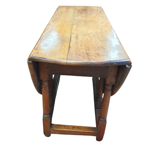 462 - An 18th Century Oak gateleg Kitchen Table on turned supports. W 115 x L 141 x H 66 cm approx.