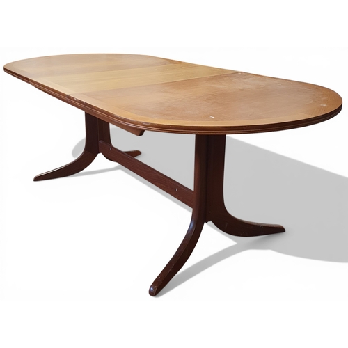 344 - A good mid Century D end single leaf Dining Table.
208 x 104 x H 74 cm approx.