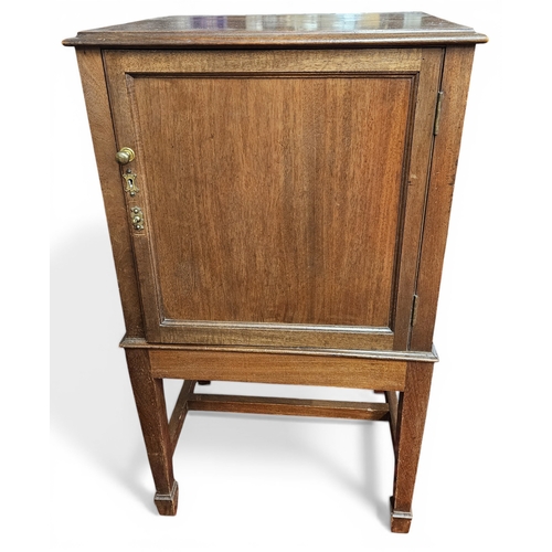 183 - An early 20th Century Mahogany single door side Cabinet. W 30 x D 23 x H 15 cm approx.