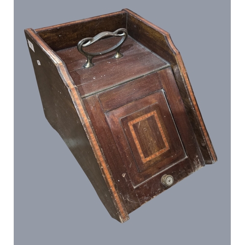 772 - An Edwardian Mahogany and Inlaid coal Scuttle. W 32 x H 31 cm approx.