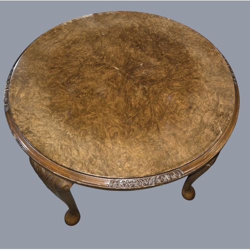 780 - An early 20th Century Walnut and Veneered circular Coffee Table. H 42 x D 60 cm approx.