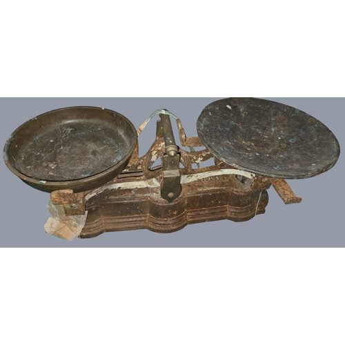 792 - An old vintage Scales.