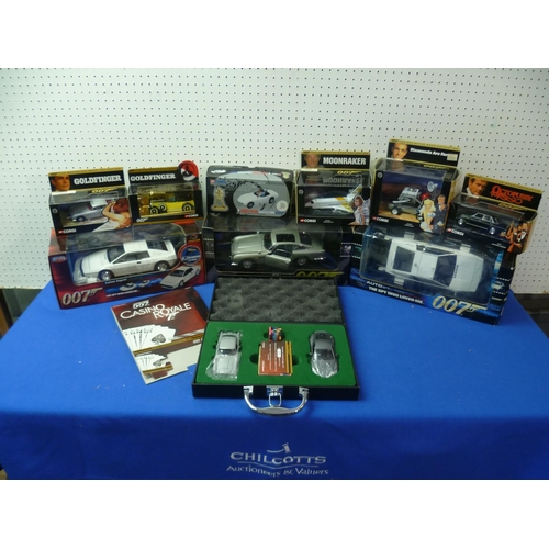 583 - James Bond; An Auto Art 1:18 scale die cast model of the Goldfinger Aston Martin DB5, boxed, togethe... 