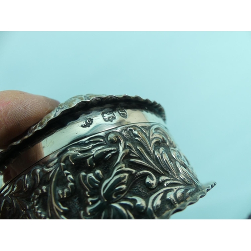 83 - A late Victorian silver oval hinged Box, by William Comyns, hallmarked London, 1893, chased with che... 