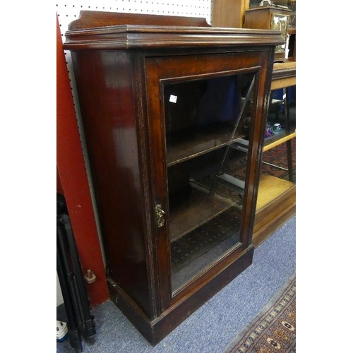 123 - An Edwardian mahogany Display Cabinet/Bookcase, 25¾in (65.5cm) wide.