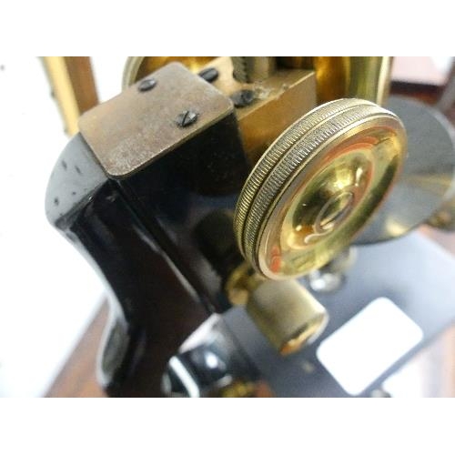 135 - An early 20thC Leitz Wetzlar Microscope, black lacquered brass with brass monocular, brass lenses, e... 