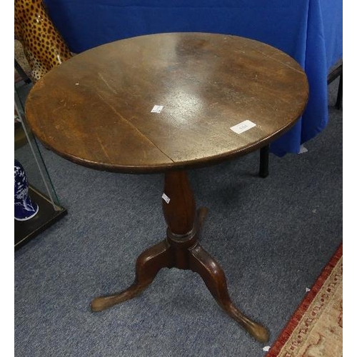 154 - A Georgian oak Tripod Table, 22in (56cm) diameter.