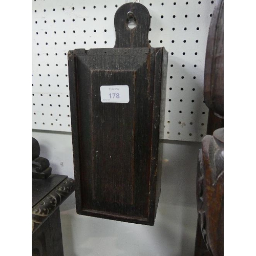 178 - A Georgian oak wall hanging Candlebox, with sliding front panel, 12½in (32cm) high.