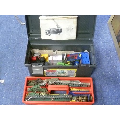 216 - A quantity of Meccano, some boxed sets, some loose, together with two vintage wooden jigsaw puzzles ... 