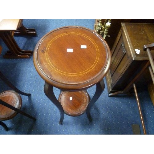 332 - A pair of Edwardian mahogany Torchère Stands, with boxwood stringing, 13in (33cm) diameter x 37½in (... 