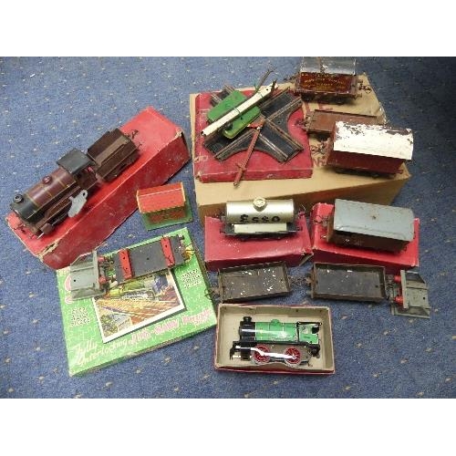 650 - Hornby '0' gauge Railway, a quantity, including 0-4-0 locomotive and tender No.5600 in L.M.S. maroon... 