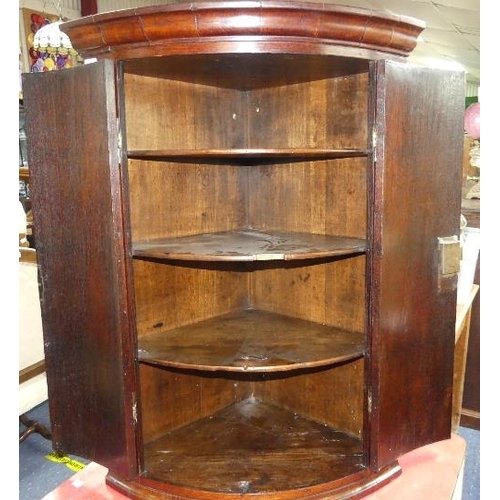 94 - A Georgian oak hanging Corner Cupboard, height 36in x width 27.5in x depth 20in (91cm x 70cm x 51cm)