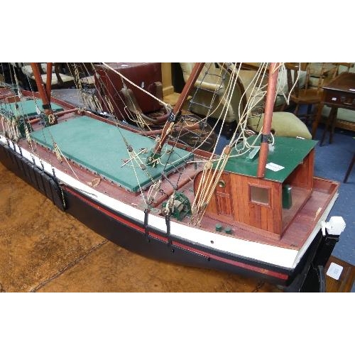 102 - A good quality vintage Model Fishing Barge, width 45½in x height 50in (115m x 127cm)