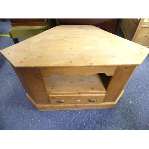 78 - A reclaimed pine corner TV Stand, width 41in x height 23½in x depth 23in, (104cm x 60cm x 57cm)