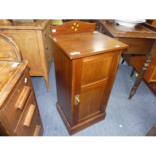 79 - An early 20thC Arts and Crafts mahogany pot cupboard, with a small central inlay, height 34in x widt... 