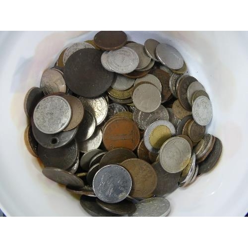 466 - A quantity of mainly Pre-Decimal GB Coinage, together with some banknotes, GB and International (a l... 