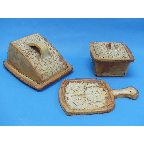 1018 - Quantock Pottery: a cheese dish, cheese board, and a butter dish and cover, together with a large co... 