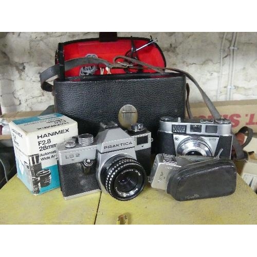 117 - A large quantity of Cameras and Photographic Equipment; comprising an Ihagee Dresen EXA.11a camera, ... 