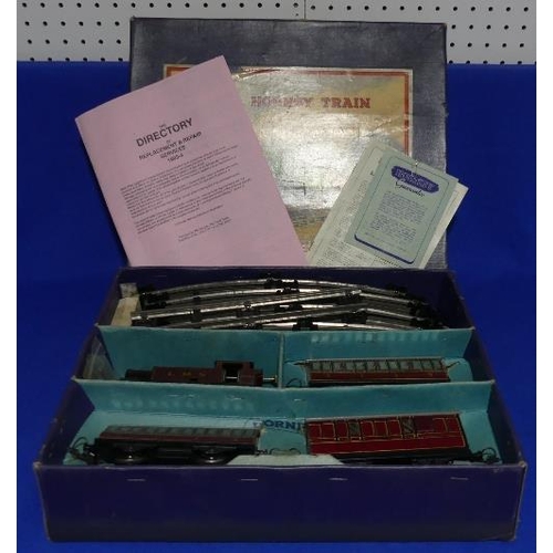 640 - A Hornby '0' Gauge Post-war No.101 Tank Passenger Set, with 0-4-0 Tank Loco LMS maroon No.2270, cloc... 