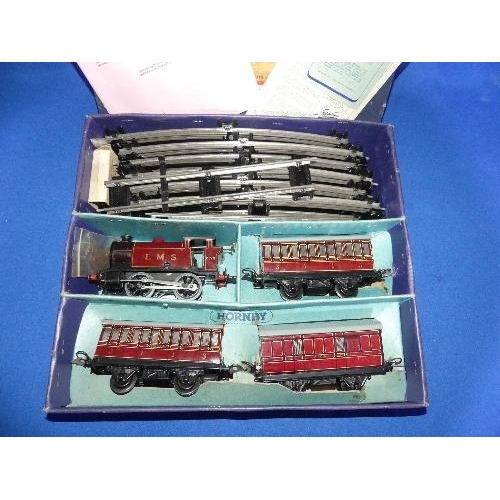 640 - A Hornby '0' Gauge Post-war No.101 Tank Passenger Set, with 0-4-0 Tank Loco LMS maroon No.2270, cloc... 