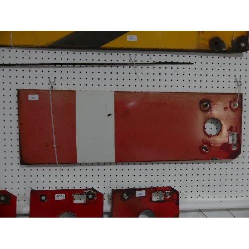 651 - Railwayana; A BR red and white enamel short home Signal Arm, 36in (91.5cm) long.