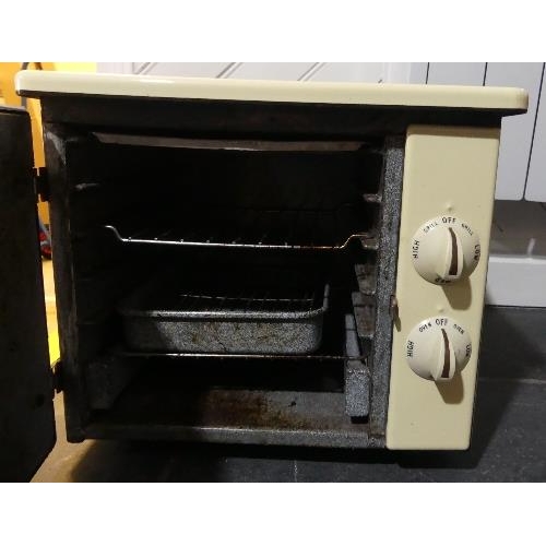 660 - A vintage 'Wee Baby' Belling 51 electric oven, circa 1950's, cream.