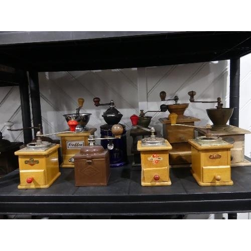 667 - A collection of Vintage and Retro Coffee Grinders, inclduing wooden, bakelite and metal examples, (a... 