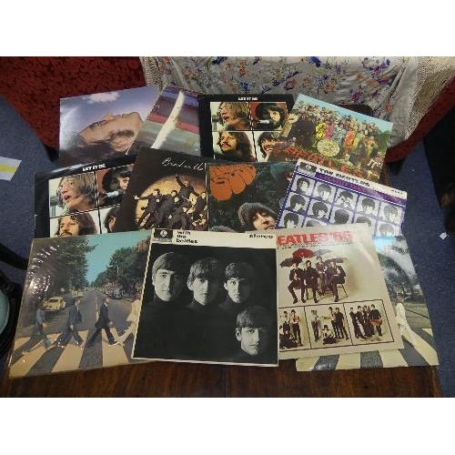 689 - Vinyl Records; A collection of Beatles (and solo) LP'S, mainly original including 'Abbey Road' (2) '... 