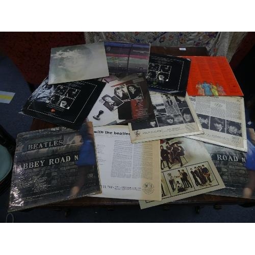 689 - Vinyl Records; A collection of Beatles (and solo) LP'S, mainly original including 'Abbey Road' (2) '... 