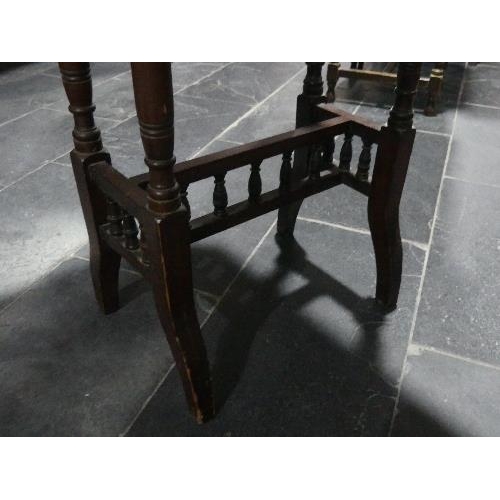 96 - A small Edwardian drop leaf Side Table, width (extended) 23in x depth 18½in x height 27in (59cm x 47... 