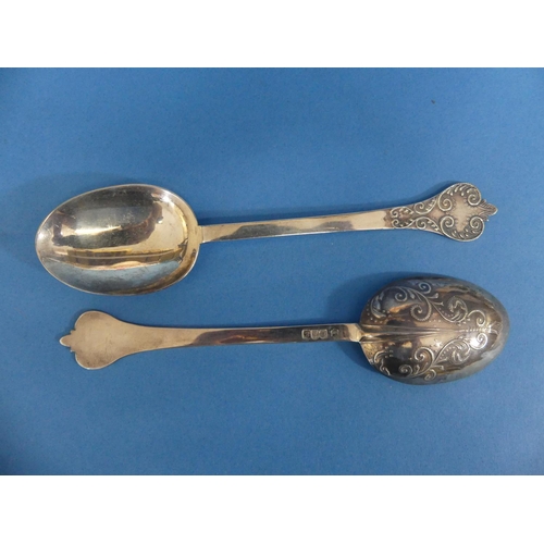 1 - A pair of Edwardian Silver Table Spoons, by Thomas Bradbury & Sons, hallmarked London, 1901/1902, Br... 