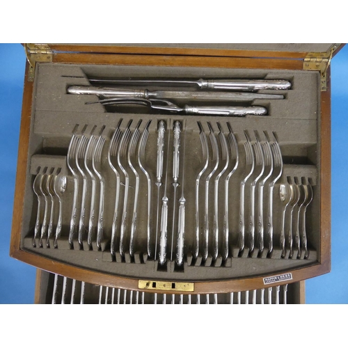 101 - An Elizabeth II silver Canteen of Cutlery, by Mappin & Webb, hallmarked Sheffield 1958-1960, eight p... 