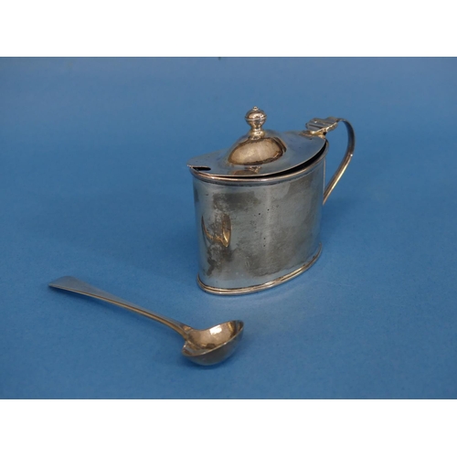 102 - A George V silver Mustard Pot, by Atkin Brothers, hallmarked Sheffield, 1923, of plain oval form wit... 