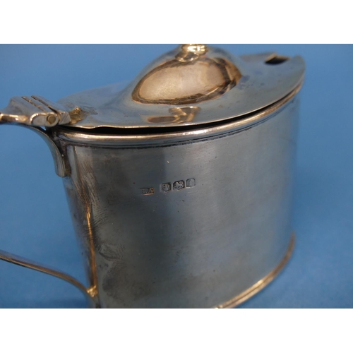 102 - A George V silver Mustard Pot, by Atkin Brothers, hallmarked Sheffield, 1923, of plain oval form wit... 