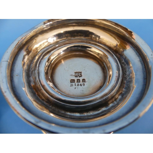 104 - A George V silver Sugar Caster, by William Comyns & Sons Ltd., hallmarked London, 1930, of baluster ... 