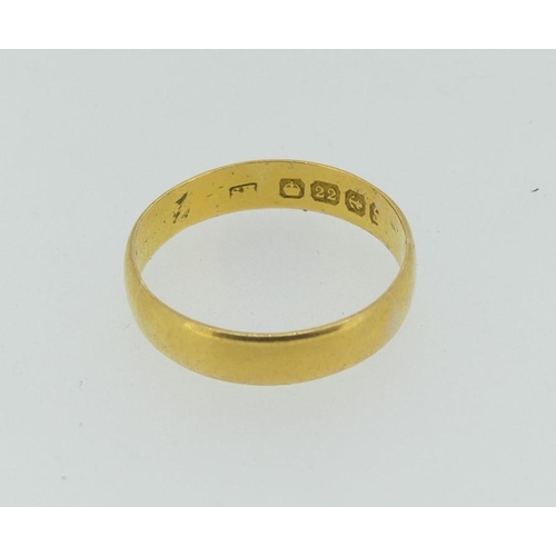 111 - A 22ct yellow gold Wedding Band, Size S, 3.7g.