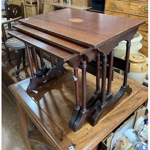 608 - An Edwardian mahogany square occasional/card Table, the square top with lift out reversible panel - ... 