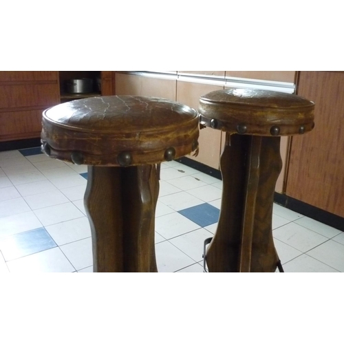 622 - A pair of 20thC high Stools, with circular leather seats, 30in (76cm) high, seats 12in (30.5cm) diam... 