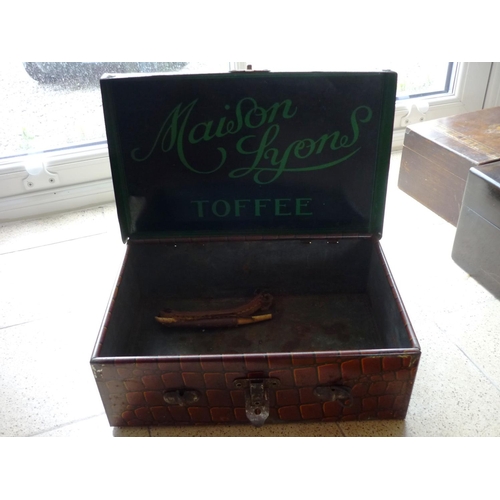 623 - A Tinplate 'Lyon Maison' Box, together with three other various boxes (4)