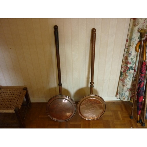 624 - A quantity of Copper and Brassware, including art nouveau brass pipe rack, jam pan, horse brasses, f... 