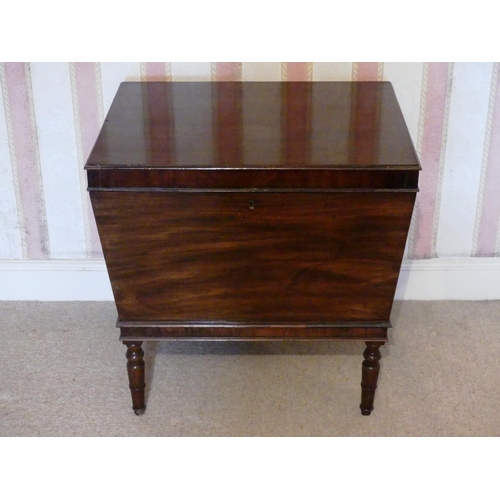 639 - An early 19thC mahogany Wine Cooler, 26in (66cm) wide x 20in (51cm) deep x 26in (66cm) high.