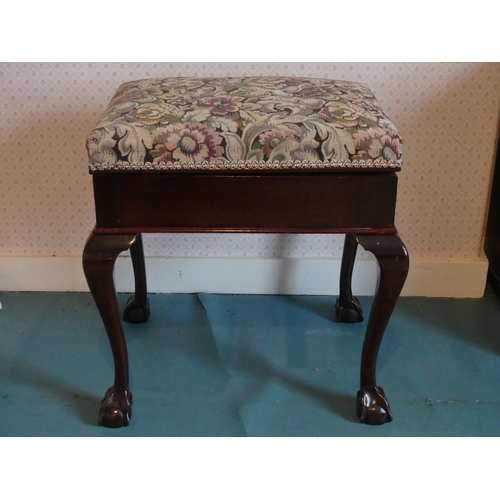 648 - An Edwardian Piano Stool, 21in (53.25cm) wide x 16in (40.5cm) deep x 22in (56cm) high.