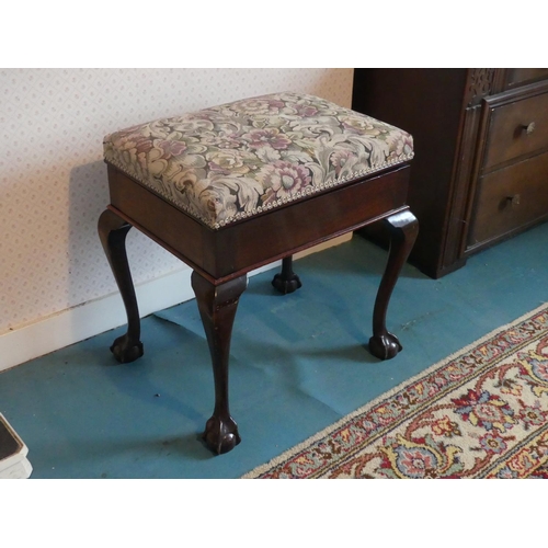 648 - An Edwardian Piano Stool, 21in (53.25cm) wide x 16in (40.5cm) deep x 22in (56cm) high.