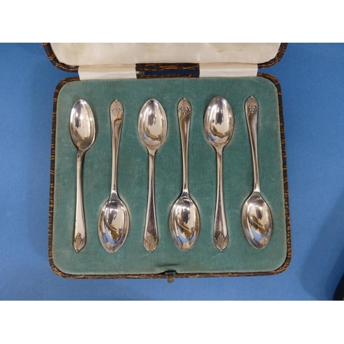 84 - A pair of George III silver Table Spoons, by Robert Rutland, hallmarked London, 1812, Old English pa... 