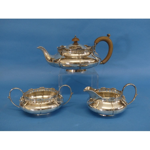 90 - A George V silver three piece Tea Set, by Walker & Hall, hallmarked Birmingham, 1918 (the cream jug ... 