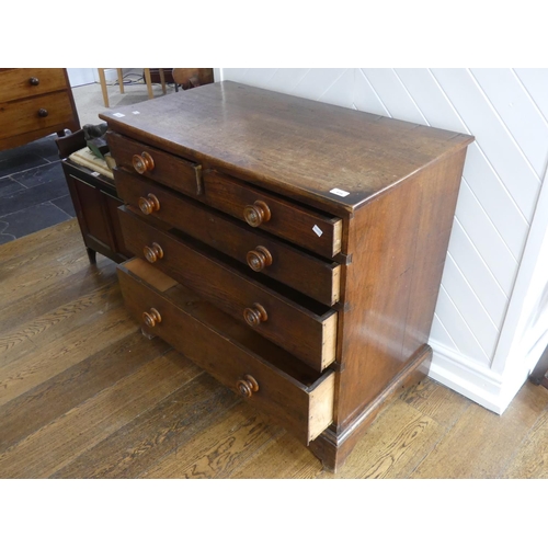 616 - A Georgian oak Chest of Drawers, the two short above three long graduated in size, with turned oak h... 