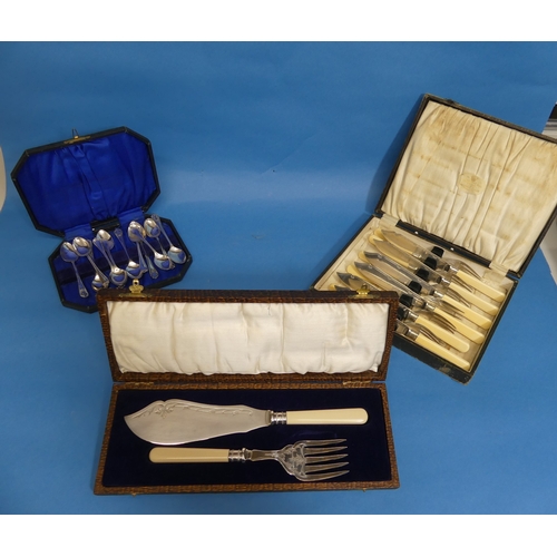 62 - An oak cased silver plated Canteen of Cutlery, Kings Pattern, six place setting, lacks carving set, ... 