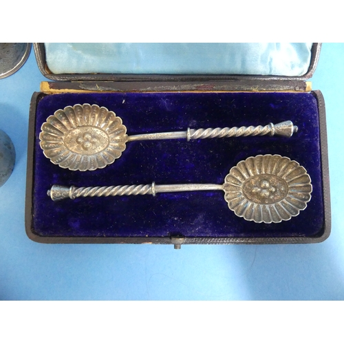 99 - A Victorian silver Knife, Fork and Spoon Set, by Walter & John Barnard, hallmarked London, 1879/1882... 